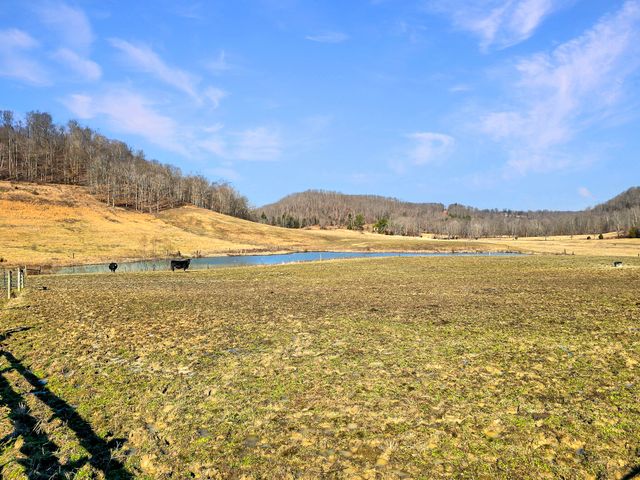 423 Loop Road, Hustonville, KY 40437