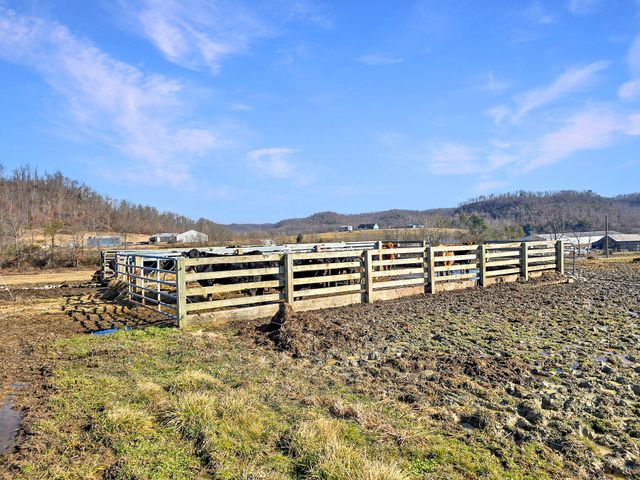 423 Loop Road, Hustonville, KY 40437