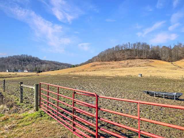 423 Loop Road, Hustonville, KY 40437