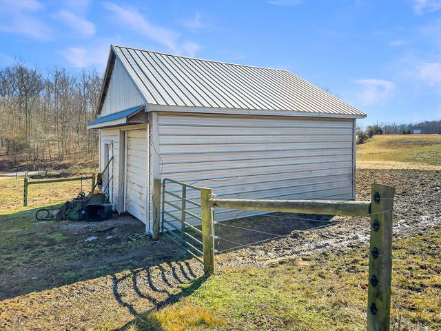 423 Loop Road, Hustonville, KY 40437