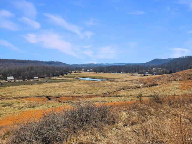 423 Loop Road, Hustonville, KY 40437