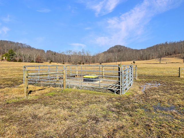 423 Loop Road, Hustonville, KY 40437