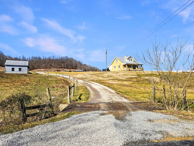 423 Loop Road, Hustonville, KY 40437