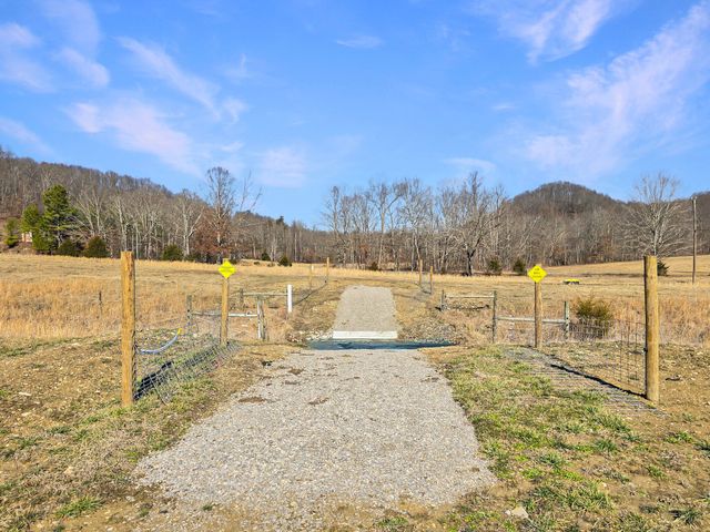 423 Loop Road, Hustonville, KY 40437