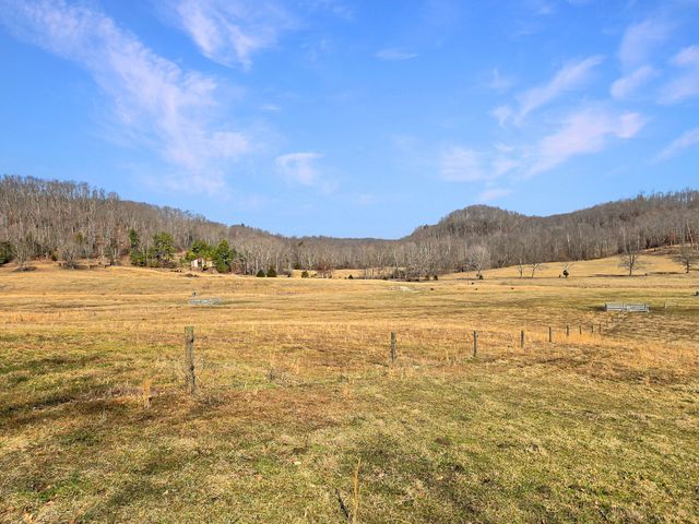 423 Loop Road, Hustonville, KY 40437