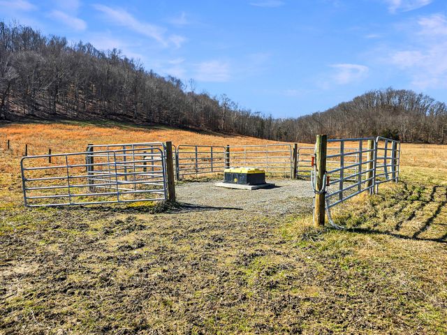 423 Loop Road, Hustonville, KY 40437