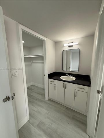 3626 NE 168th St 606, North Miami Beach, FL 33160