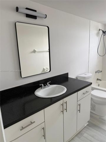 3626 NE 168th St 606, North Miami Beach, FL 33160