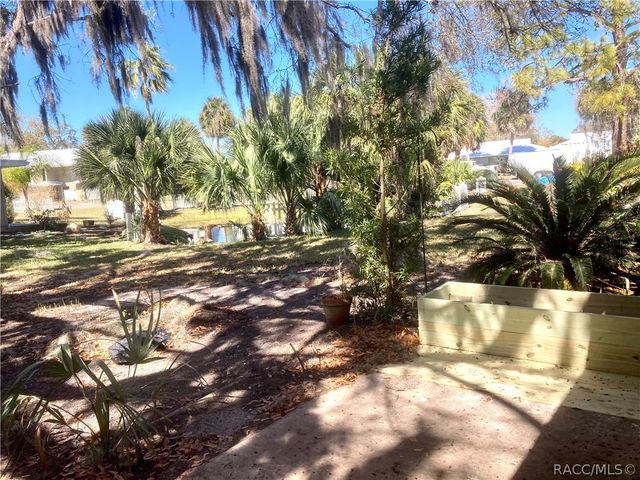 11449 W Bayshore Drive, Crystal River, FL 34429