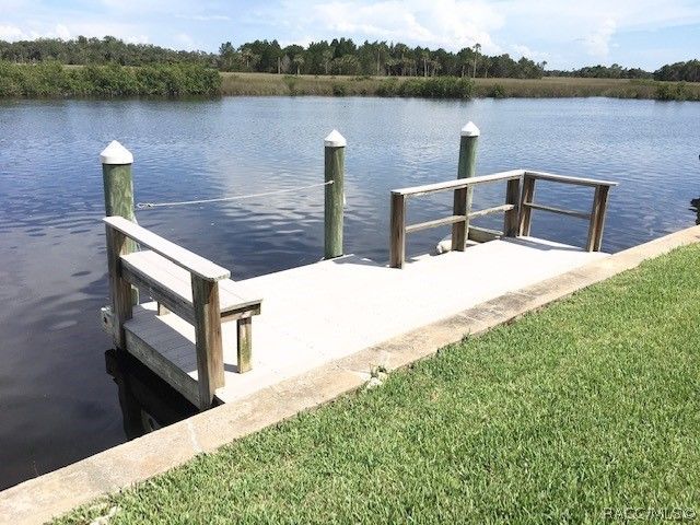 11449 W Bayshore Drive, Crystal River, FL 34429