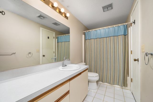 7 Midway Drive 7, Cromwell, CT 06416