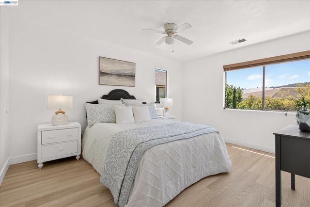 112 Mission Dr, Pleasanton, CA 94566