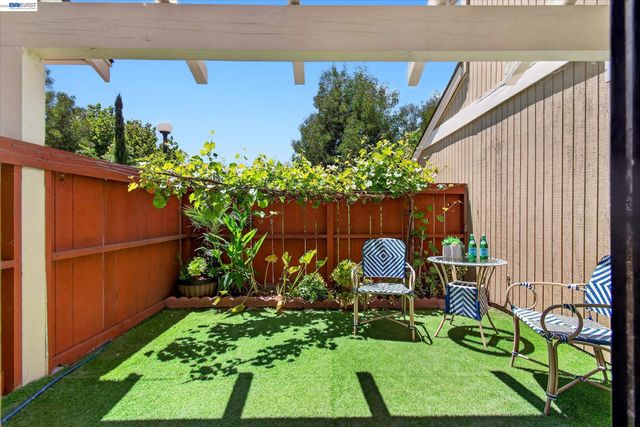112 Mission Dr, Pleasanton, CA 94566