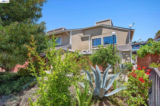 112 Mission Dr, Pleasanton, CA 94566