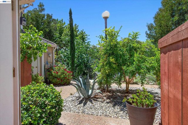 112 Mission Dr, Pleasanton, CA 94566