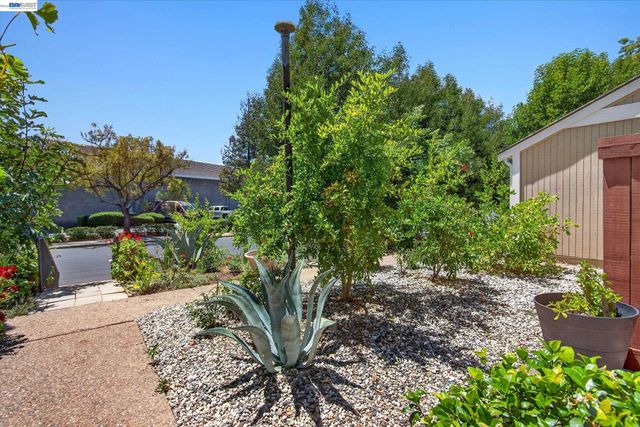 112 Mission Dr, Pleasanton, CA 94566