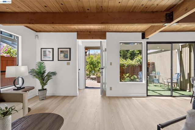 112 Mission Dr, Pleasanton, CA 94566