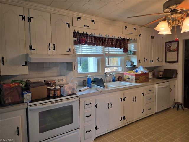 4581 NC Highway 66 S, King, NC 27021