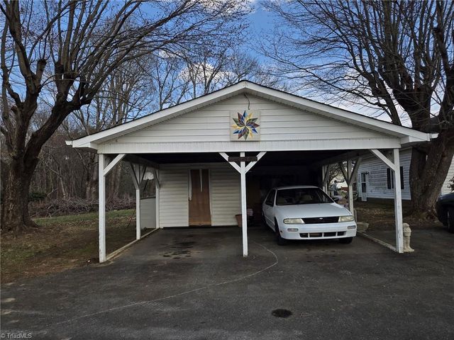 4581 NC Highway 66 S, King, NC 27021