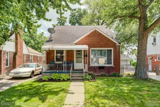 20420 Roscommon Street, Harper Woods, MI 48225