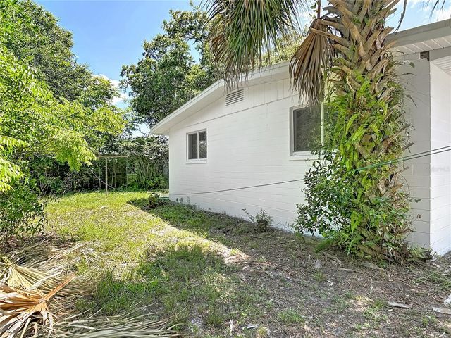 1495 GRANADA AVENUE, Daytona Beach, FL 32117