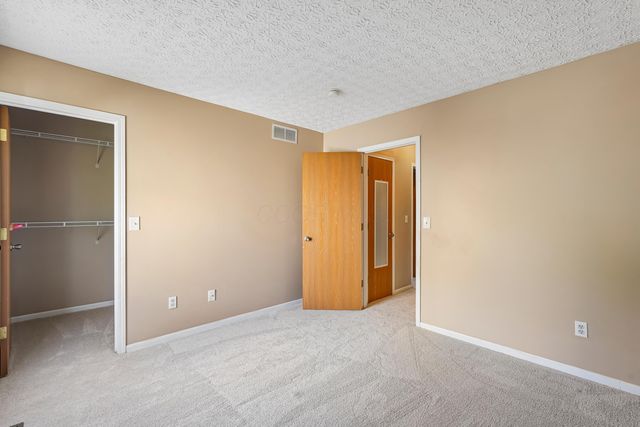 3472 Brook Spring Drive, Grove City, OH 43123