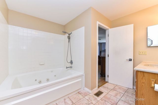 2475 Westleigh Court, Aurora, IL 60504