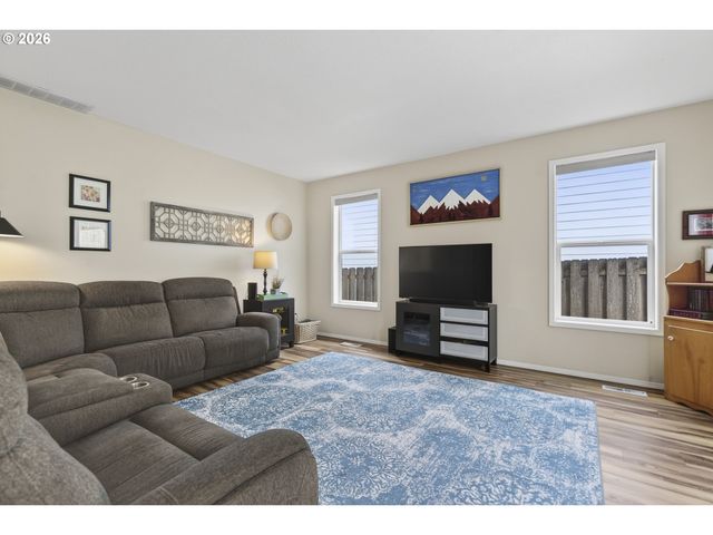 163 Sw SANDLEWOOD Loop, Gresham, OR 97030