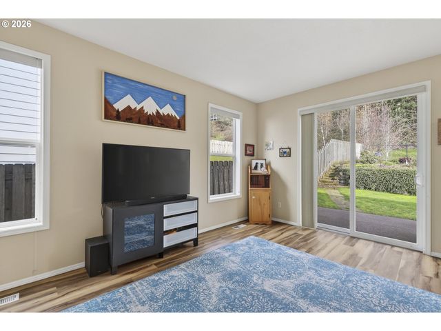 163 Sw SANDLEWOOD Loop, Gresham, OR 97030