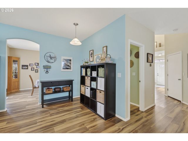 163 Sw SANDLEWOOD Loop, Gresham, OR 97030