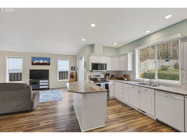 163 Sw SANDLEWOOD Loop, Gresham, OR 97030