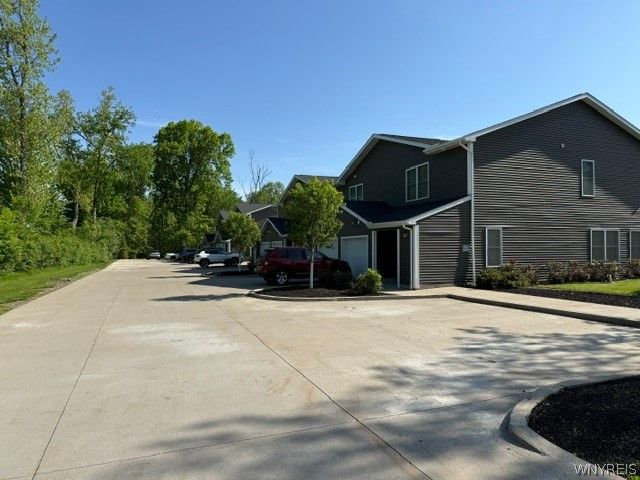 48 Roger Chaffee Drive 6, Amherst, NY 14228