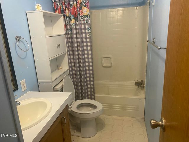 6218 Lake Road, Big Stone Gap, VA 24219