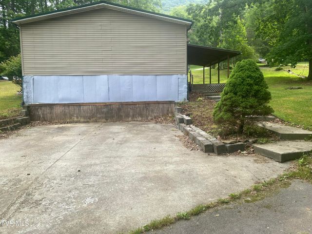 6218 Lake Road, Big Stone Gap, VA 24219