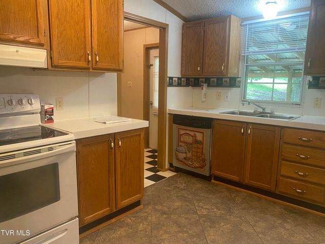 6218 Lake Road, Big Stone Gap, VA 24219