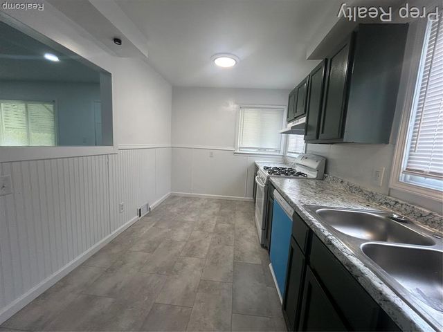 28542 Rosewood Street, Inkster, MI 48141