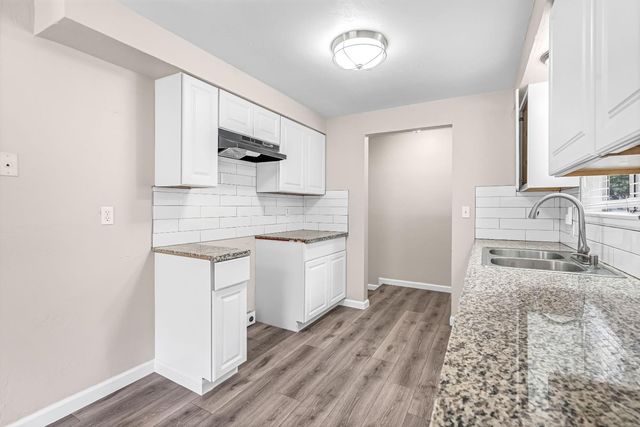 1719 E Los Altos Avenue, Fresno, CA 93710