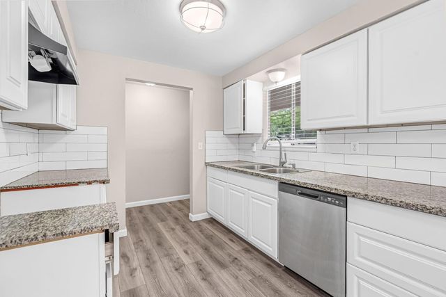 1719 E Los Altos Avenue, Fresno, CA 93710