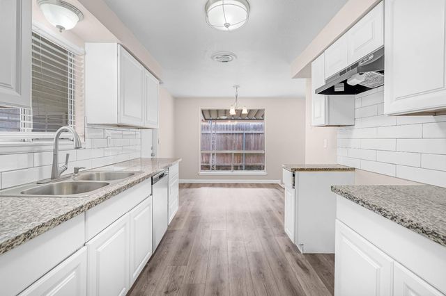 1719 E Los Altos Avenue, Fresno, CA 93710