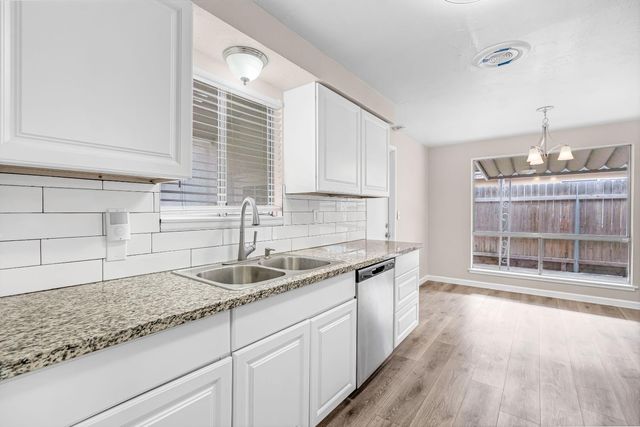 1719 E Los Altos Avenue, Fresno, CA 93710