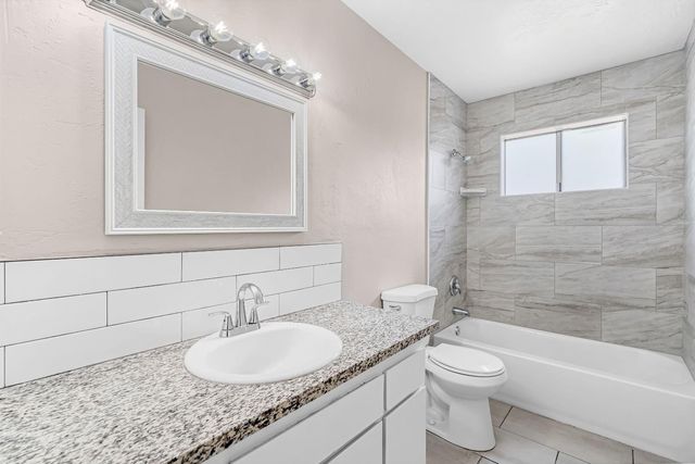 1719 E Los Altos Avenue, Fresno, CA 93710