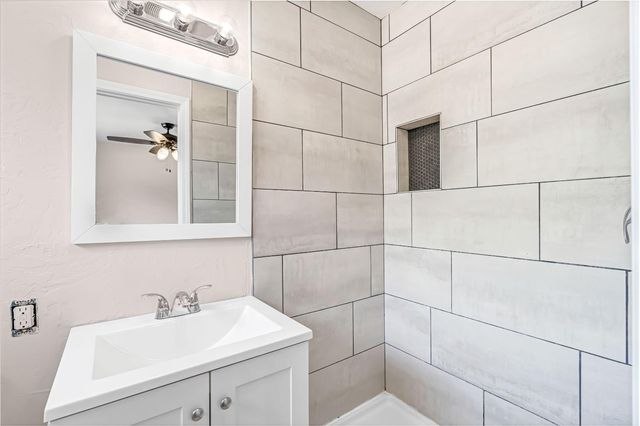 1719 E Los Altos Avenue, Fresno, CA 93710