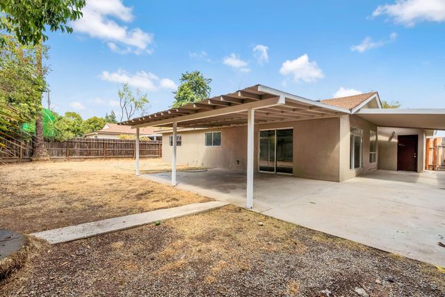 1719 E Los Altos Avenue, Fresno, CA 93710