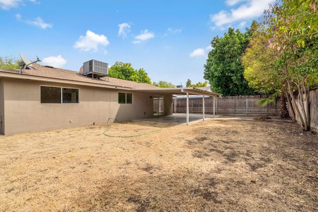 1719 E Los Altos Avenue, Fresno, CA 93710