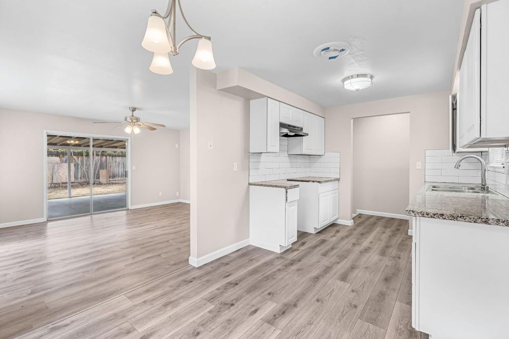 Image 11 of property listing at 1719 E Los Altos Avenue, Fresno, CA 93710