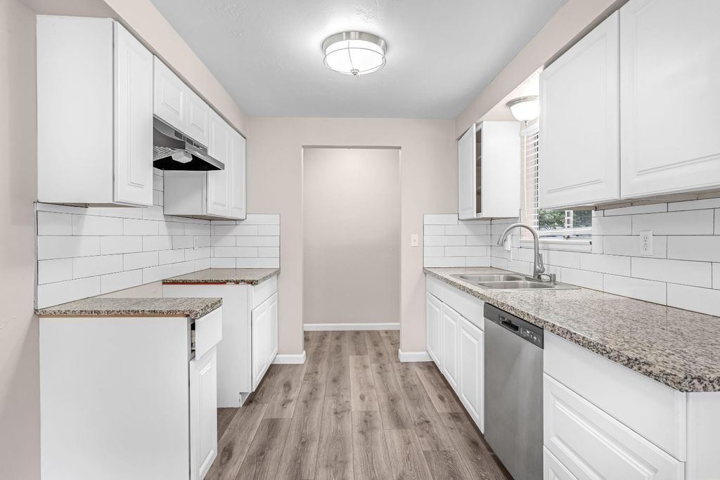 Image 13 of property listing at 1719 E Los Altos Avenue, Fresno, CA 93710