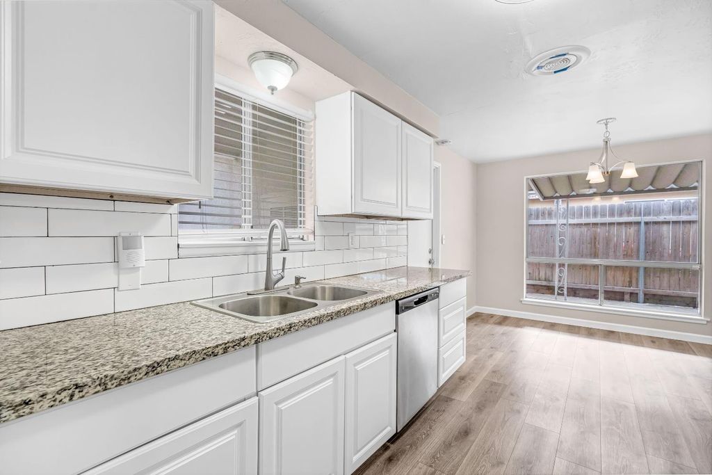 Image 17 of property listing at 1719 E Los Altos Avenue, Fresno, CA 93710