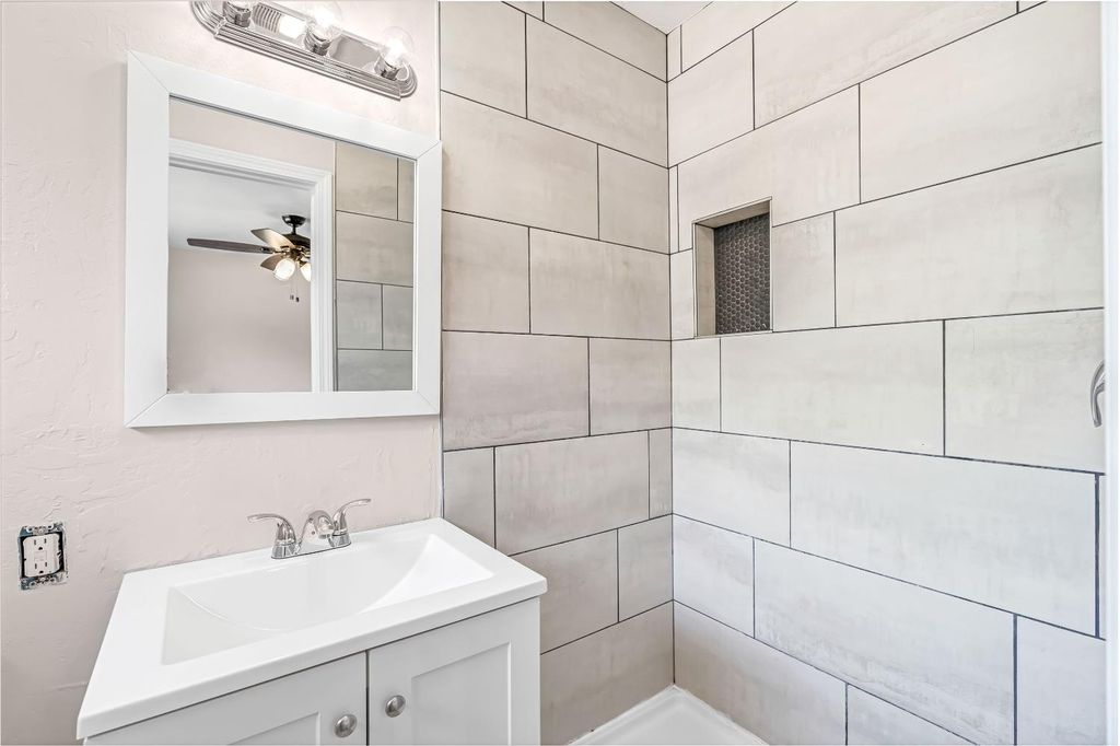 Image 23 of property listing at 1719 E Los Altos Avenue, Fresno, CA 93710