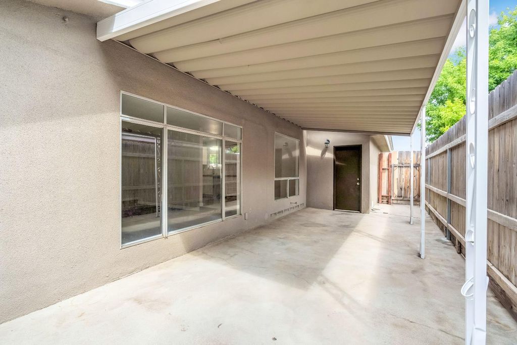 Image 26 of property listing at 1719 E Los Altos Avenue, Fresno, CA 93710