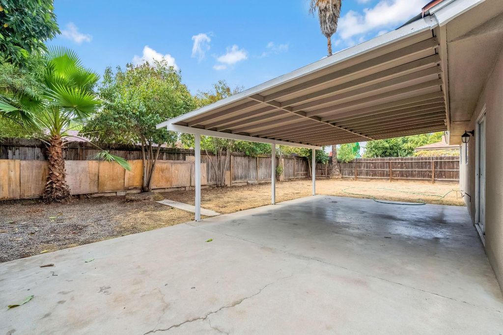 Image 27 of property listing at 1719 E Los Altos Avenue, Fresno, CA 93710